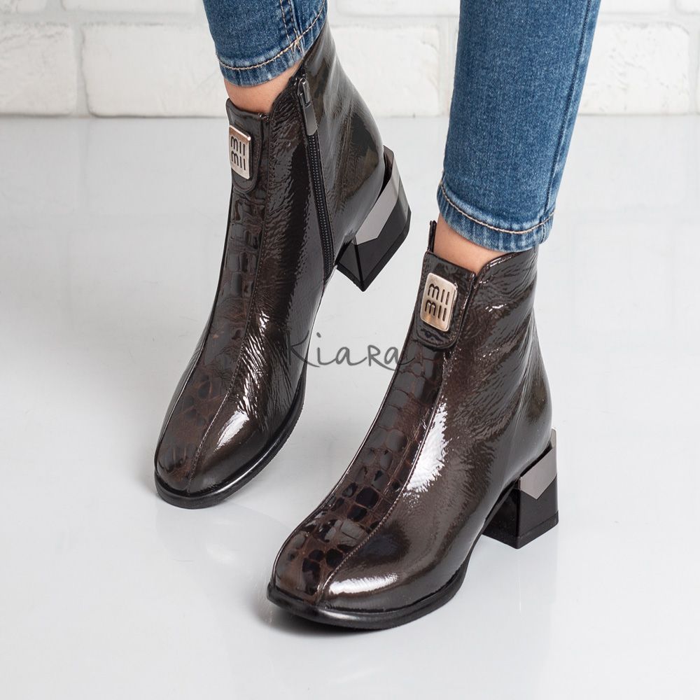 Дамски боти на ток в кафяво Дамски боти на ток в кафяво