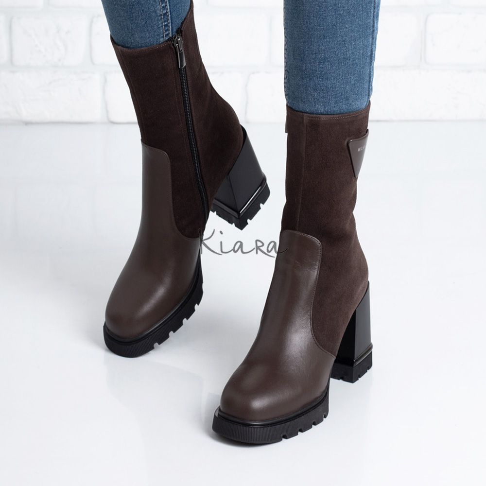 Дамски боти на ток в кафяво Дамски боти на ток в кафяво