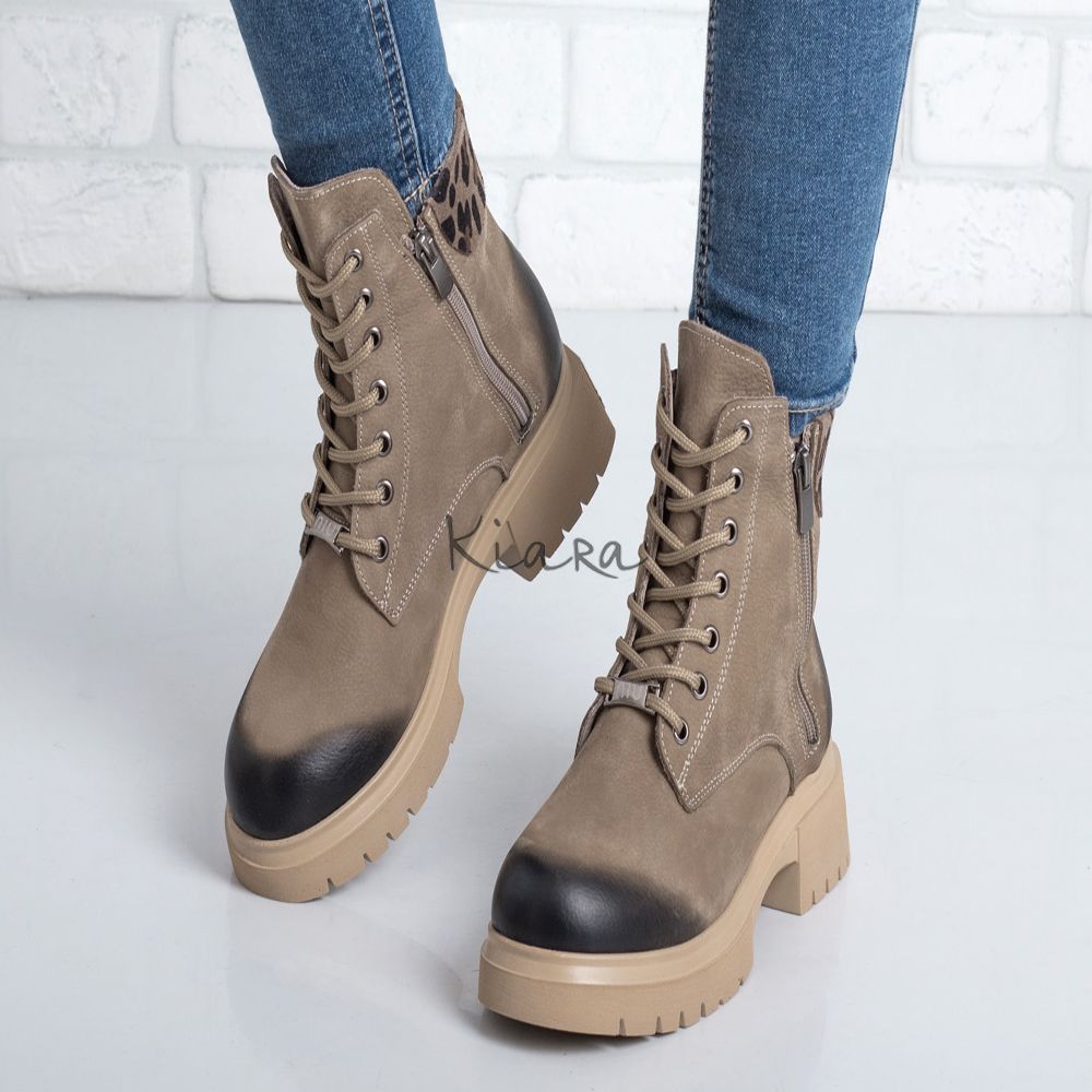 Дамски боти в бежово Дамски боти в бежово