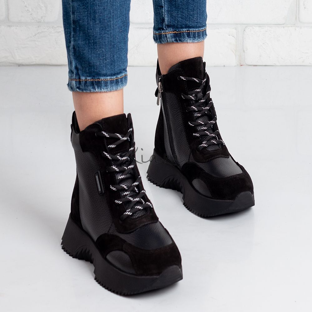 Дамски боти в черно Дамски боти в черно