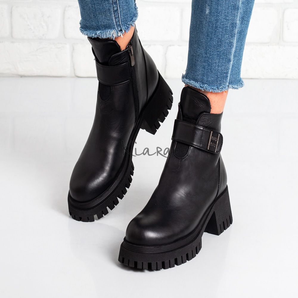 Дамски боти в черно Дамски боти в черно