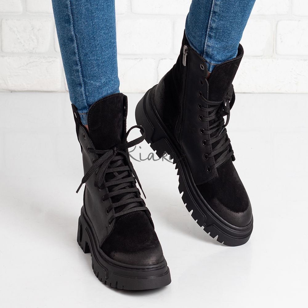 Дамски боти в черно Дамски боти в черно