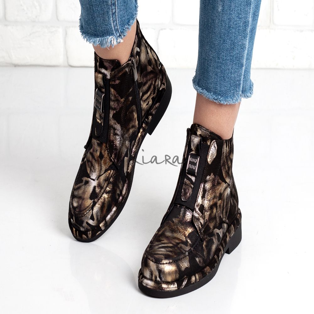 Дамски боти в черно и златисто Дамски боти в черно и златисто