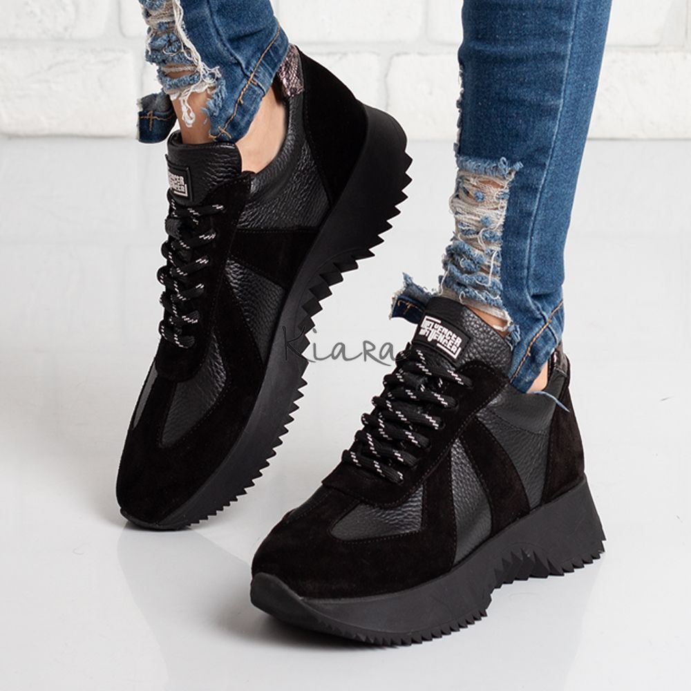 Дамски маратонки в черно Дамски маратонки в черно