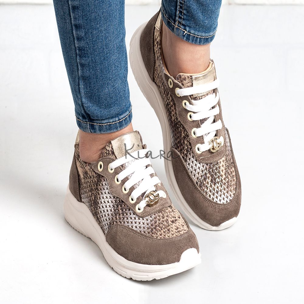 Дамски маратонки в тъмно бежово и змийски принт Дамски маратонки в тъмно бежово и змийски принт