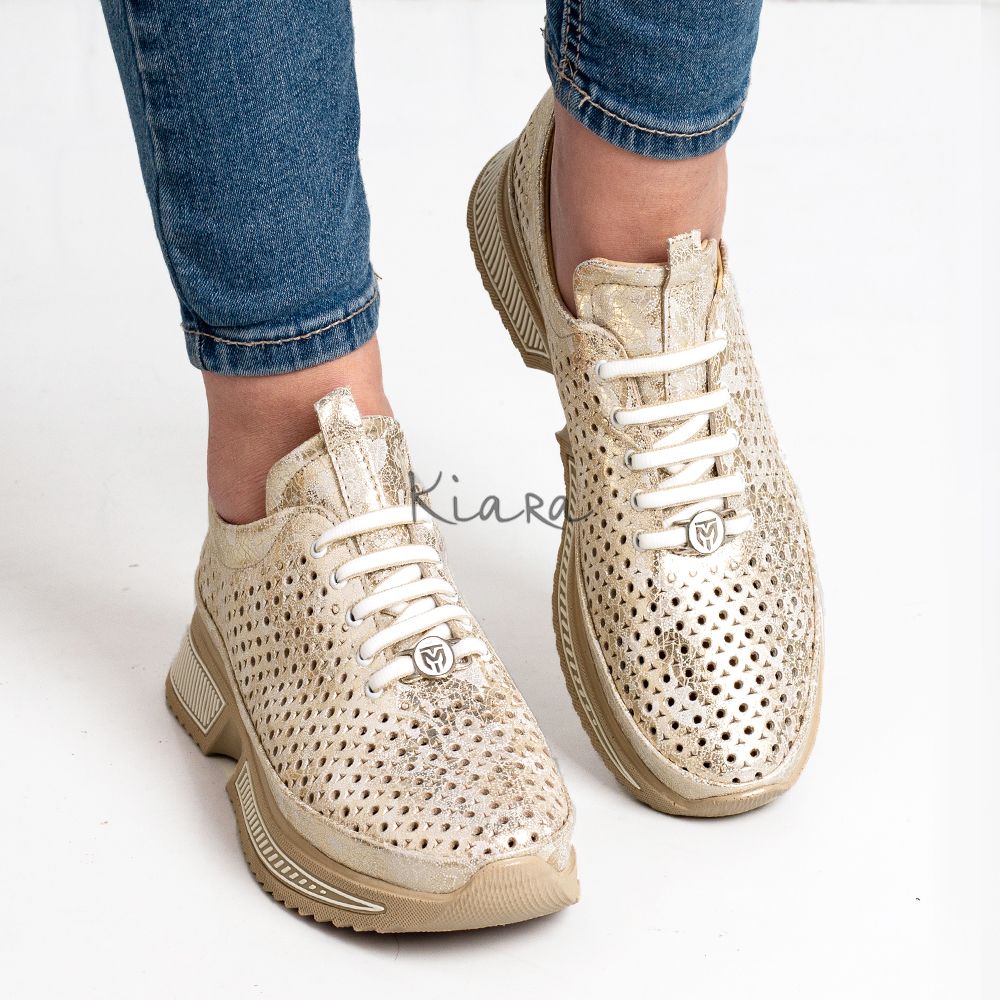 Дамски маратонки в златисто Дамски маратонки в златисто