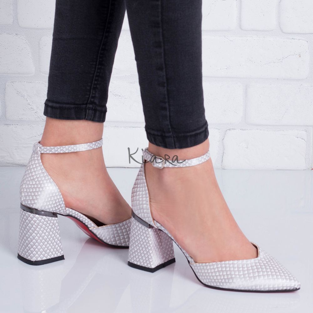 Дамски обувки на ток в сиво и бяло