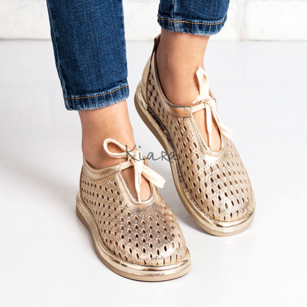 Дамски обувки в зластисто Дамски обувки в зластисто