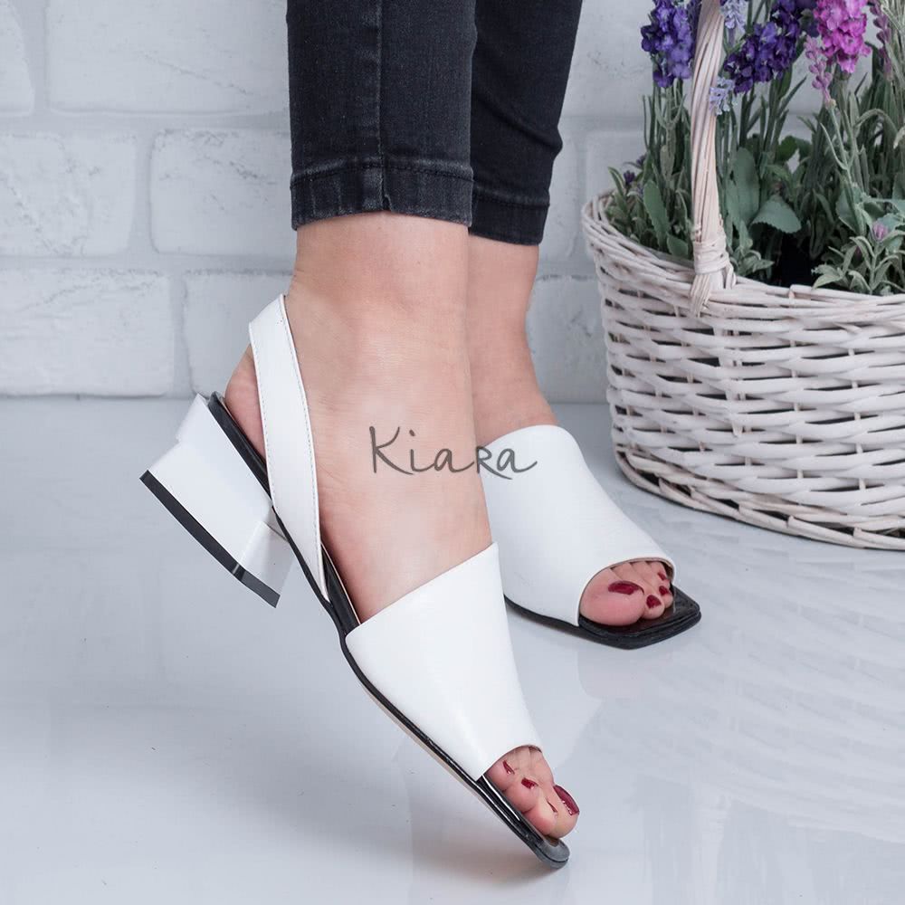 Дамски сандали на ток в бяло
