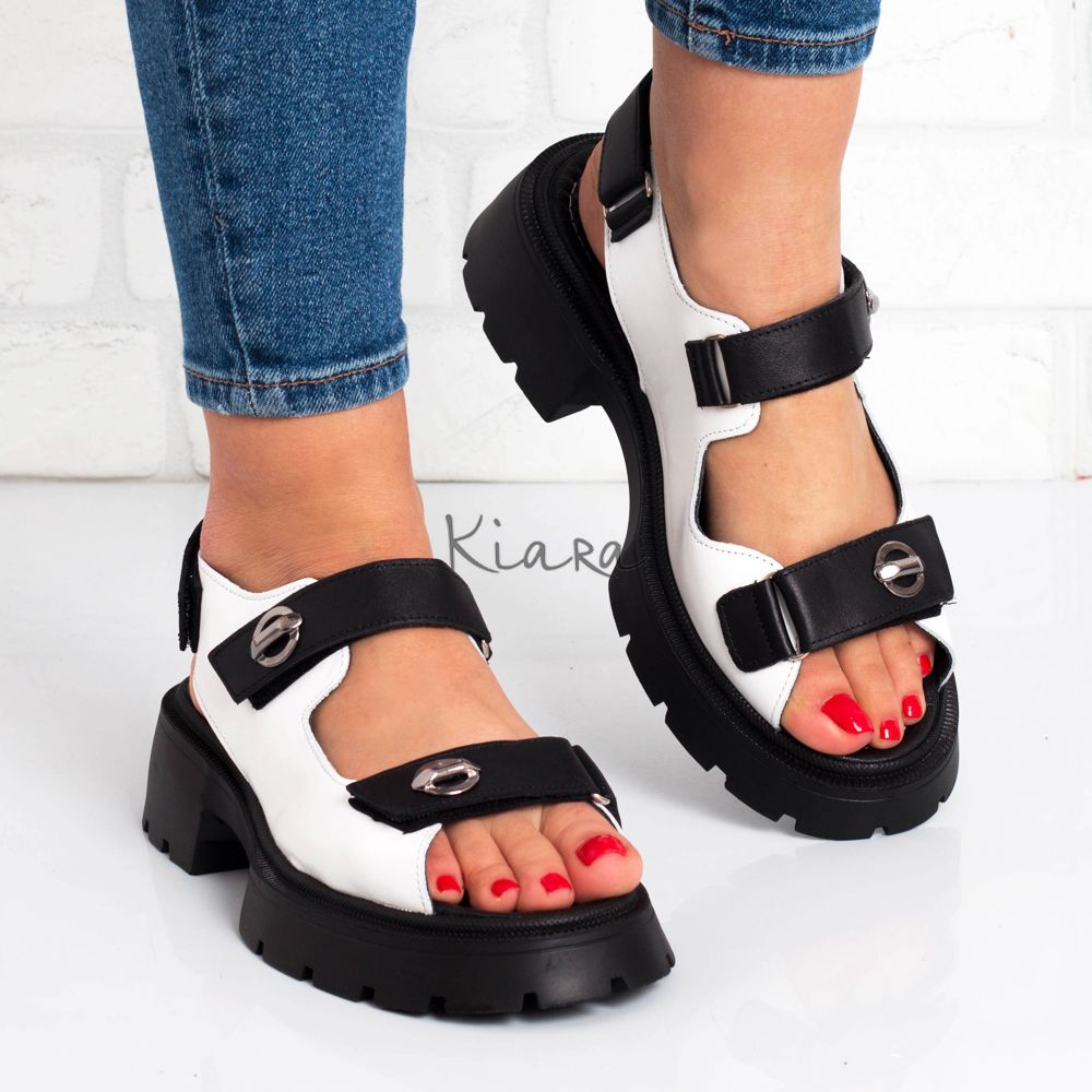 Дамски сандали в бяло и черно