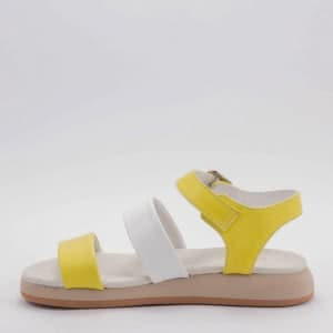 Дамски сандали в жълто