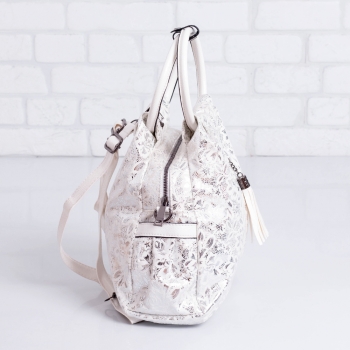 Дамска чанта- раница в бяло и сребристо