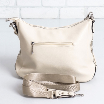 Дамска чанта в бежово