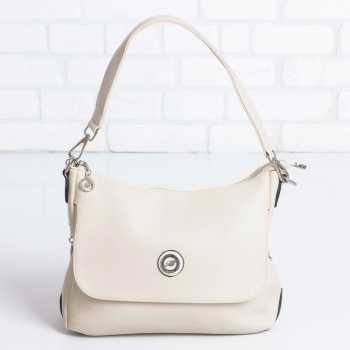 Дамска чанта в бежово