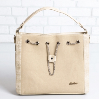 Дамска чанта в бежово