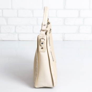 Дамска чанта в бежово