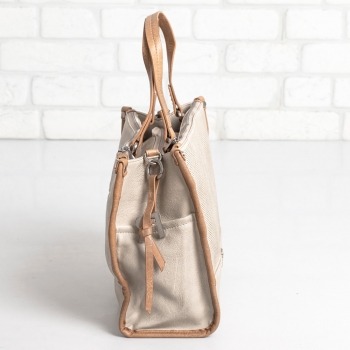 Дамска чанта в бежово