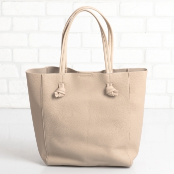 Дамска чанта в бежово