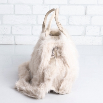 Дамска чанта в бежово