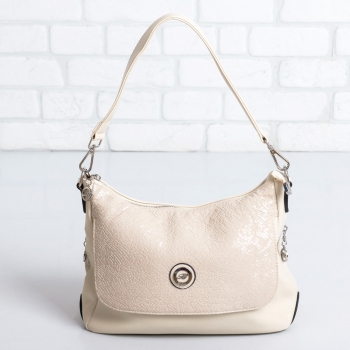 Дамска чанта в бежово и лак