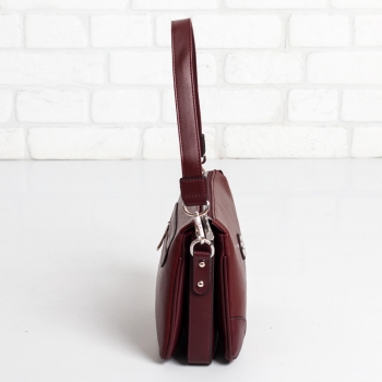 Дамска чанта в бордо