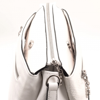 Дамска чанта в бяло