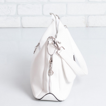Дамска чанта в бяло