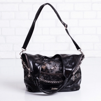 Дамска чанта в черно и цветен принт