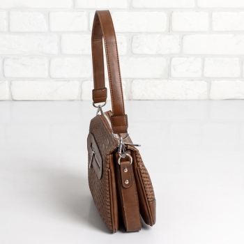 Дамска чанта в кафяво и змийски принт