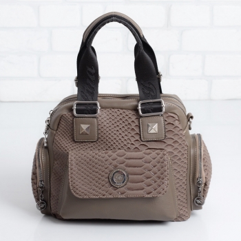 Дамска чанта в тъмно бежово