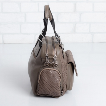 Дамска чанта в тъмно бежово