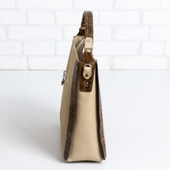 Дамска чанта в тъмно бежово