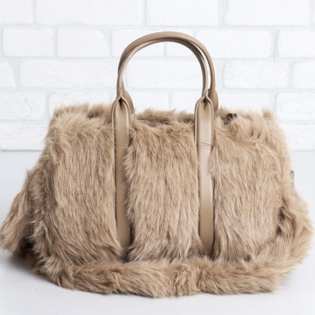 Дамска чанта в тъмно бежово