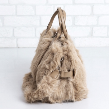 Дамска чанта в тъмно бежово