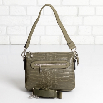 Дамска чанта в зелено със змийски принт