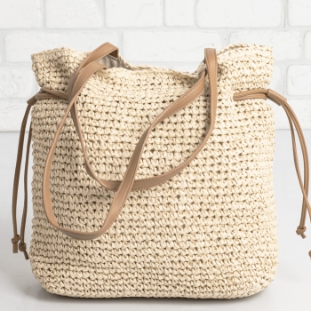 Дамска плетена чанта в бежово