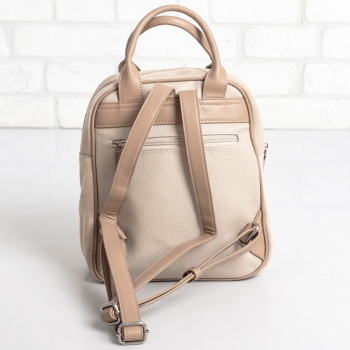 Дамска раница в бежово