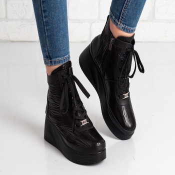 Дамски боти на платформа в черно TRE207-01 Дамски боти на платформа в черно