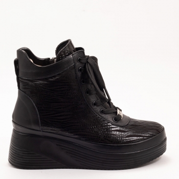Дамски боти на платформа в черно Дамски боти на платформа в черно