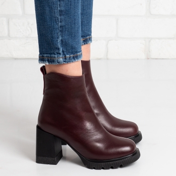 Дамски боти на ток в бордо