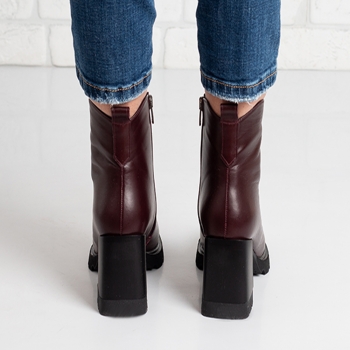 Дамски боти на ток в бордо