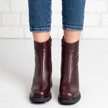 Дамски боти на ток в бордо