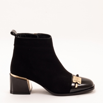 Дамски боти на ток в черно