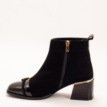 Дамски боти на ток в черно