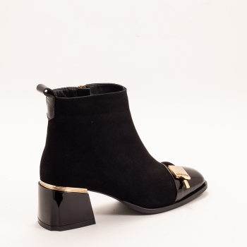 Дамски боти на ток в черно