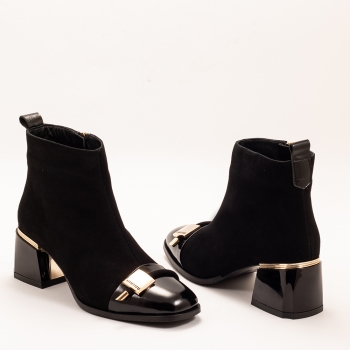 Дамски боти на ток в черно