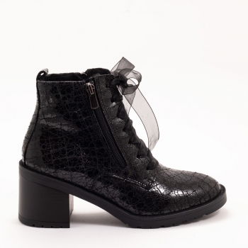 Дамски боти на ток в черно Дамски боти на ток в черно