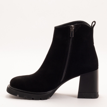 Дамски боти на ток в черно