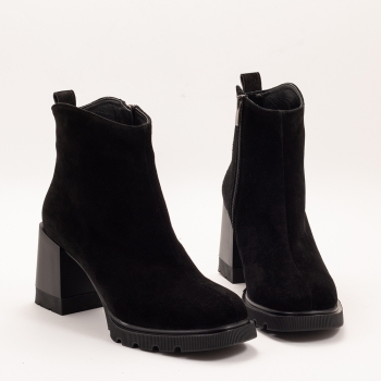 Дамски боти на ток в черно