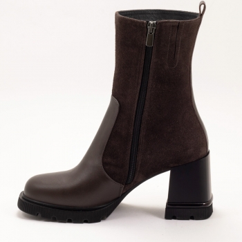 Дамски боти на ток в кафяво Дамски боти на ток в кафяво